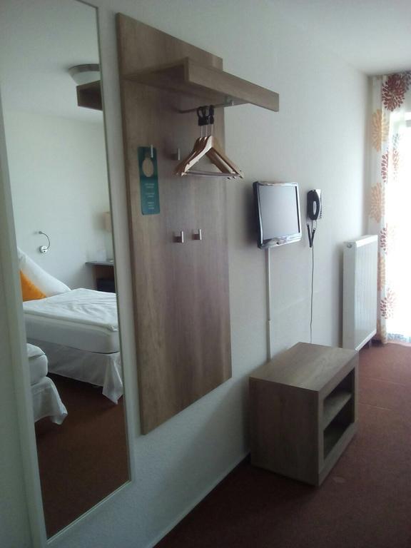 Hotel Astra Ращат Екстериор снимка