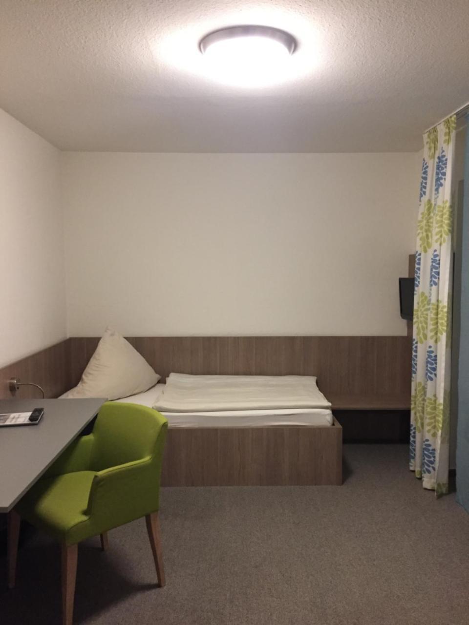 Hotel Astra Ращат Екстериор снимка